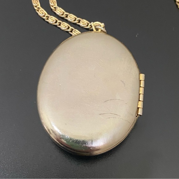 Vintage AVON Gold-tone Oval Floral Faux Pearl Locket Pendant 24” Necklace 33g - Picture 13 of 16